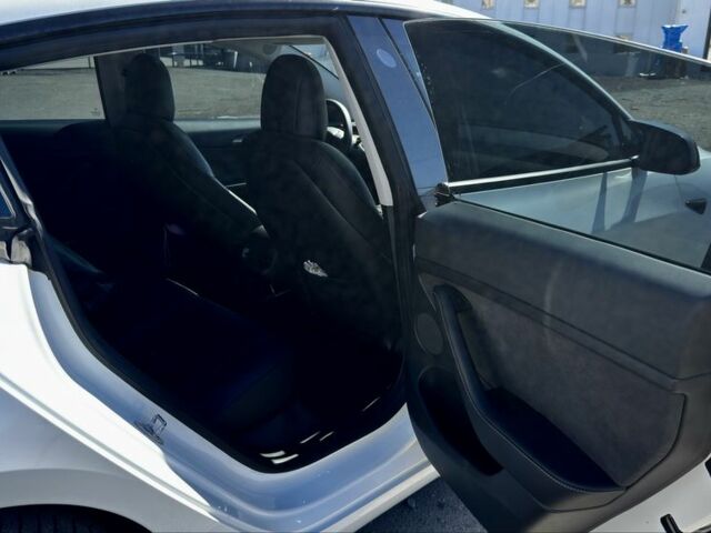 Білий Тесла Модель 3, об'ємом двигуна 0 л та пробігом 72 тис. км за 23000 $, фото 12 на Automoto.ua