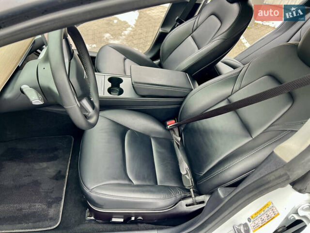 Білий Тесла Модель 3, об'ємом двигуна 0 л та пробігом 5 тис. км за 22500 $, фото 26 на Automoto.ua