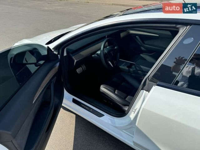 Белый Тесла Модель 3, объемом двигателя 0 л и пробегом 50 тыс. км за 27800 $, фото 8 на Automoto.ua