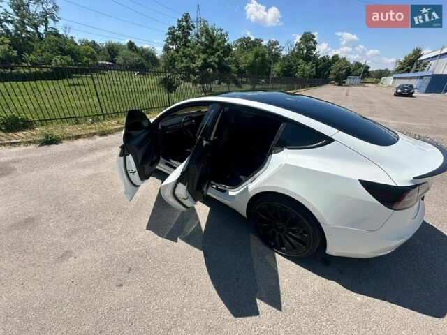 Белый Тесла Модель 3, объемом двигателя 0 л и пробегом 65 тыс. км за 22299 $, фото 6 на Automoto.ua