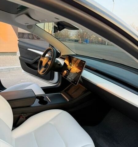 Белый Тесла Модель 3, объемом двигателя 0 л и пробегом 38 тыс. км за 21999 $, фото 27 на Automoto.ua