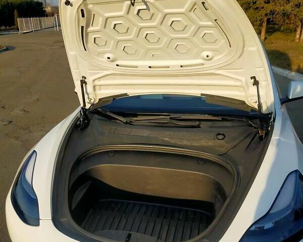 Білий Тесла Модель 3, об'ємом двигуна 0 л та пробігом 9 тис. км за 22800 $, фото 6 на Automoto.ua