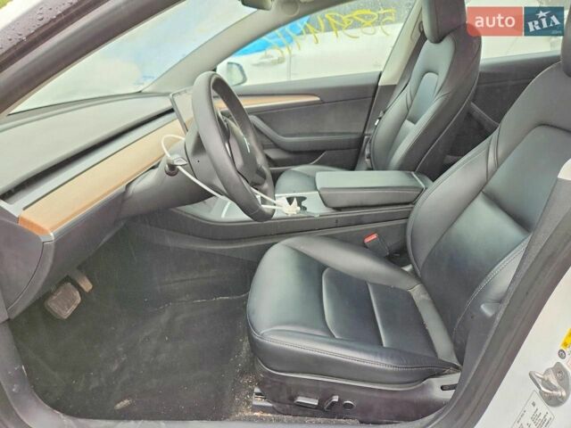 Білий Тесла Модель 3, об'ємом двигуна 0 л та пробігом 73 тис. км за 6000 $, фото 6 на Automoto.ua