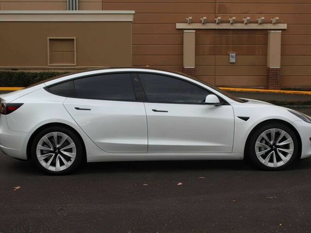 Белый Тесла Модель 3, объемом двигателя 0 л и пробегом 29 тыс. км за 9100 $, фото 7 на Automoto.ua