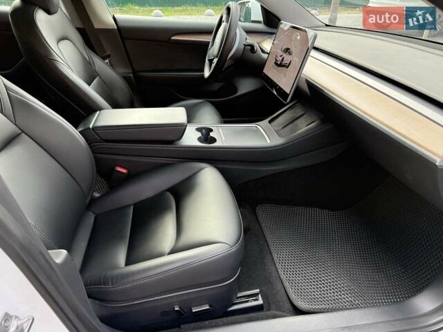 Белый Тесла Модель 3, объемом двигателя 0 л и пробегом 65 тыс. км за 29999 $, фото 20 на Automoto.ua