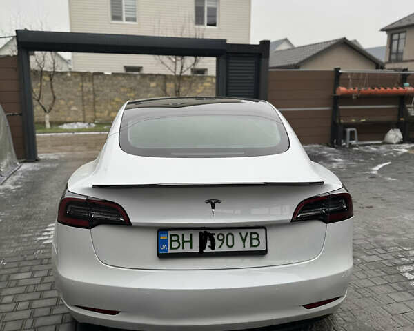 Белый Тесла Модель 3, объемом двигателя 0 л и пробегом 60 тыс. км за 19500 $, фото 7 на Automoto.ua
