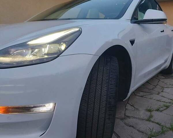 Белый Тесла Модель 3, объемом двигателя 0 л и пробегом 14 тыс. км за 20000 $, фото 1 на Automoto.ua