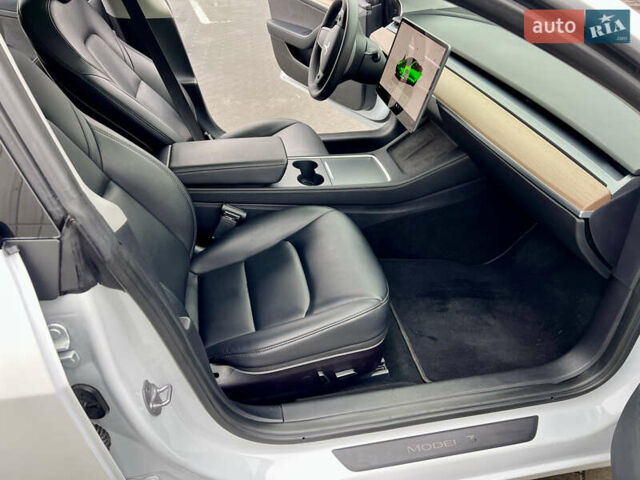 Білий Тесла Модель 3, об'ємом двигуна 0 л та пробігом 5 тис. км за 22500 $, фото 29 на Automoto.ua