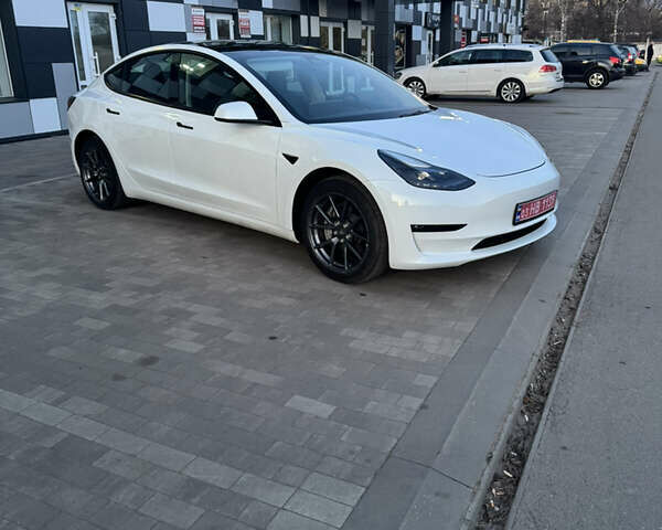 Белый Тесла Модель 3, объемом двигателя 0 л и пробегом 86 тыс. км за 18500 $, фото 5 на Automoto.ua