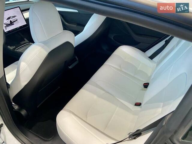 Белый Тесла Модель 3, объемом двигателя 0 л и пробегом 18 тыс. км за 28999 $, фото 30 на Automoto.ua