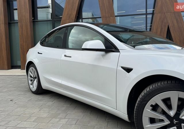 Белый Тесла Модель 3, объемом двигателя 0 л и пробегом 130 тыс. км за 18499 $, фото 6 на Automoto.ua