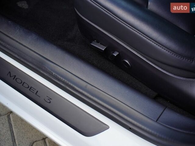 Білий Тесла Модель 3, об'ємом двигуна 0 л та пробігом 33 тис. км за 19499 $, фото 13 на Automoto.ua