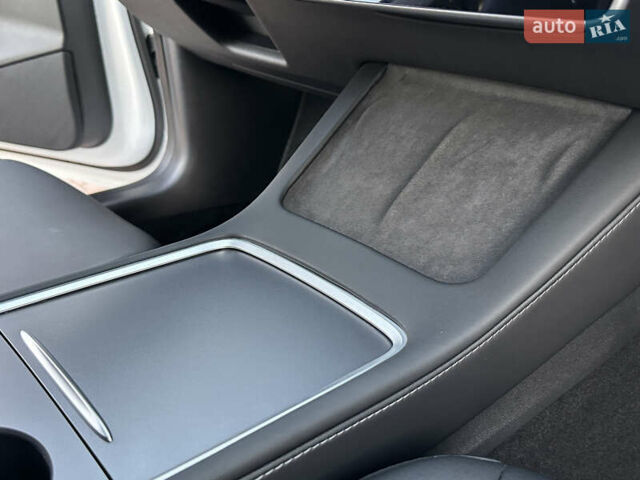 Белый Тесла Модель 3, объемом двигателя 0 л и пробегом 1 тыс. км за 37999 $, фото 36 на Automoto.ua