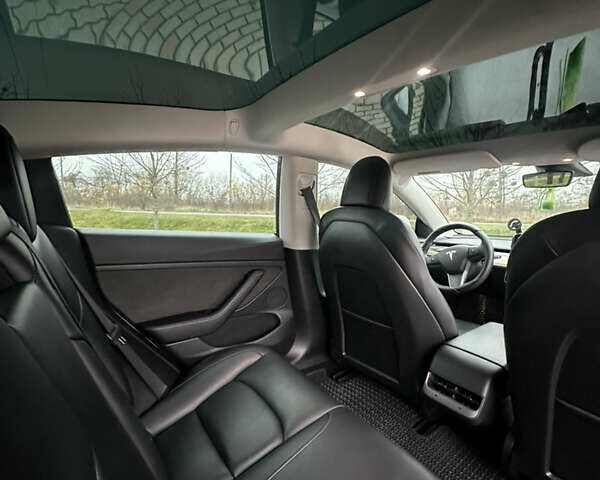 Белый Тесла Модель 3, объемом двигателя 0 л и пробегом 132 тыс. км за 21999 $, фото 16 на Automoto.ua