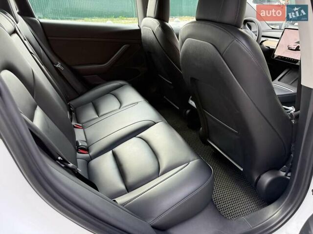 Белый Тесла Модель 3, объемом двигателя 0 л и пробегом 65 тыс. км за 29999 $, фото 23 на Automoto.ua