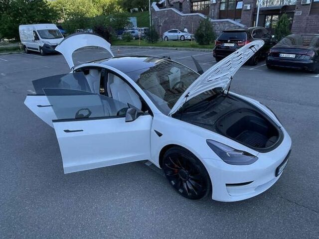 Тесла Модель 3 2022 в Киеве на Automoto.ua Белый Тесла Модель 3, объемом двигателя 0 л и пробегом 26 тыс. км за 19000 $, фото 8 на Automoto.ua