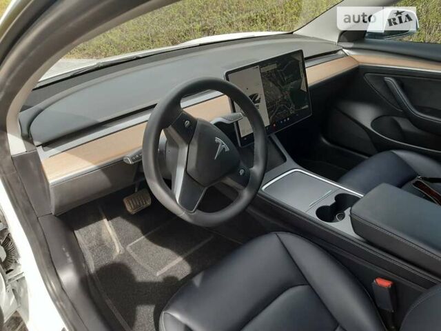 Белый Тесла Модель 3, объемом двигателя 0 л и пробегом 107 тыс. км за 23700 $, фото 20 на Automoto.ua