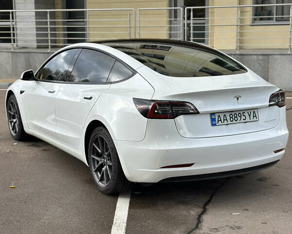 Білий Тесла Модель 3, об'ємом двигуна 0 л та пробігом 82 тис. км за 22400 $, фото 6 на Automoto.ua