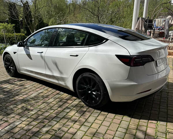 Білий Тесла Модель 3, об'ємом двигуна 0 л та пробігом 65 тис. км за 23700 $, фото 5 на Automoto.ua