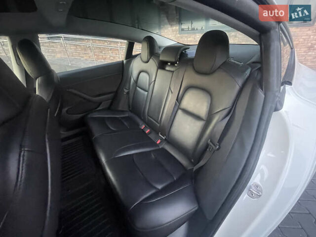 Білий Тесла Модель 3, об'ємом двигуна 0 л та пробігом 142 тис. км за 18200 $, фото 12 на Automoto.ua