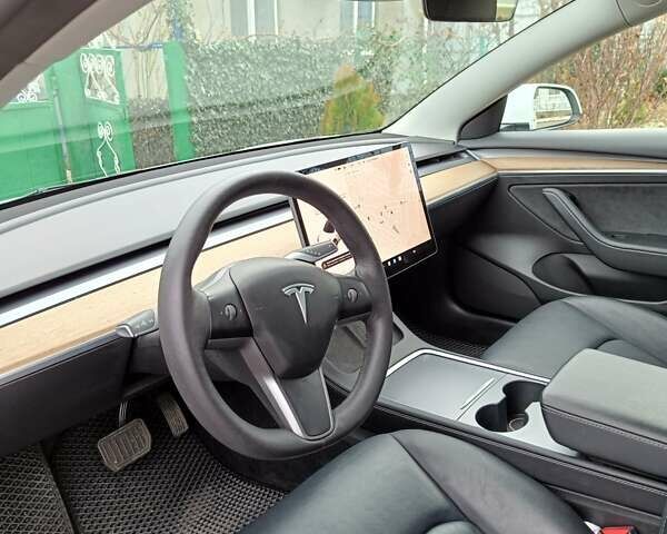 Белый Тесла Модель 3, объемом двигателя 0 л и пробегом 79 тыс. км за 18999 $, фото 2 на Automoto.ua