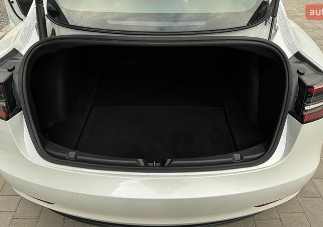 Белый Тесла Модель 3, объемом двигателя 0 л и пробегом 130 тыс. км за 18499 $, фото 34 на Automoto.ua