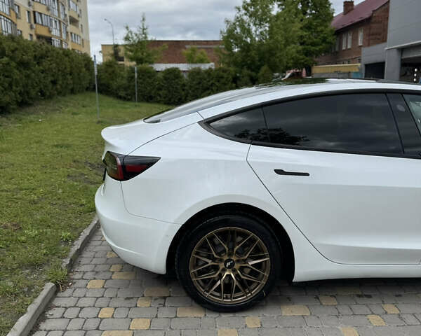 Белый Тесла Модель 3, объемом двигателя 0 л и пробегом 62 тыс. км за 23000 $, фото 10 на Automoto.ua