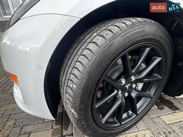 Белый Тесла Модель 3, объемом двигателя 0 л и пробегом 109 тыс. км за 20500 $, фото 1 на Automoto.ua