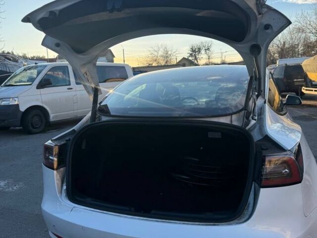 Білий Тесла Модель 3, об'ємом двигуна 0 л та пробігом 95 тис. км за 16800 $, фото 6 на Automoto.ua