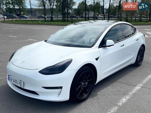 Белый Тесла Модель 3, объемом двигателя 0 л и пробегом 68 тыс. км за 24900 $, фото 5 на Automoto.ua