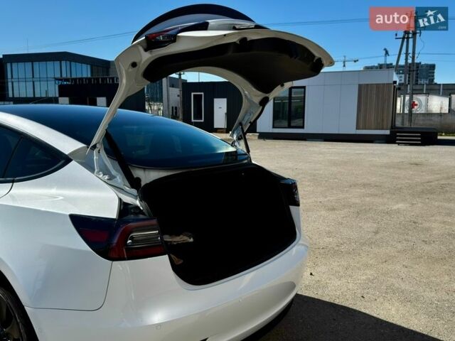 Білий Тесла Модель 3, об'ємом двигуна 0 л та пробігом 72 тис. км за 23000 $, фото 17 на Automoto.ua