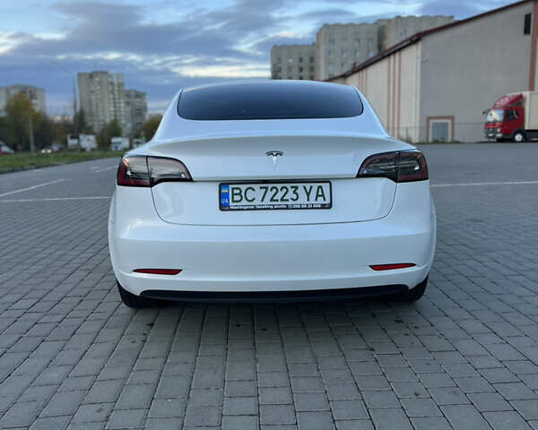Белый Тесла Модель 3, объемом двигателя 0 л и пробегом 12 тыс. км за 25399 $, фото 3 на Automoto.ua