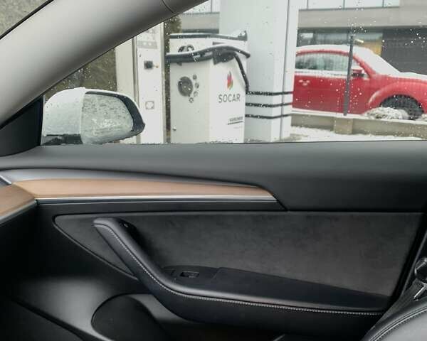 Білий Тесла Модель 3, об'ємом двигуна 0 л та пробігом 94 тис. км за 21500 $, фото 18 на Automoto.ua