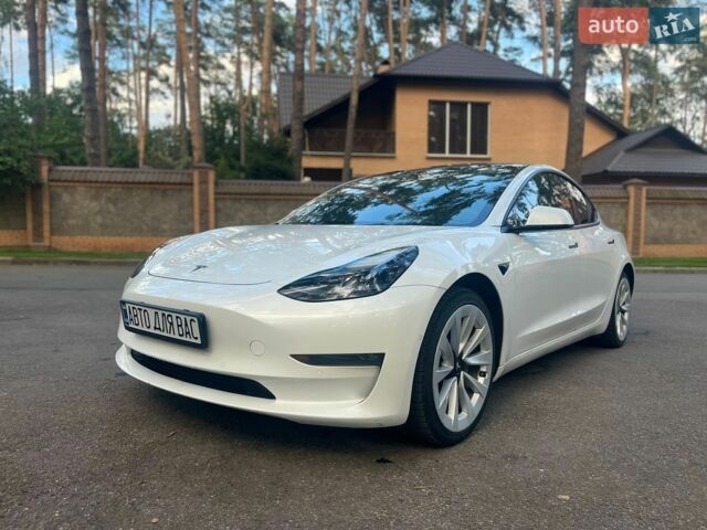 Білий Тесла Модель 3, об'ємом двигуна 0 л та пробігом 111 тис. км за 20700 $, фото 2 на Automoto.ua