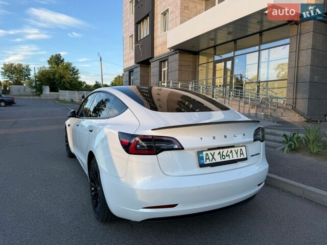 Білий Тесла Модель 3, об'ємом двигуна 0 л та пробігом 56 тис. км за 23500 $, фото 5 на Automoto.ua