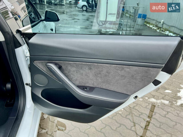 Білий Тесла Модель 3, об'ємом двигуна 0 л та пробігом 5 тис. км за 22500 $, фото 34 на Automoto.ua