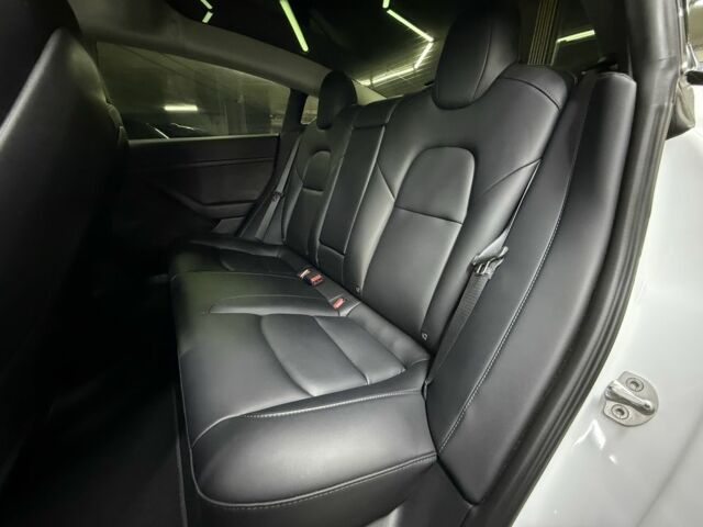 Белый Тесла Модель 3, объемом двигателя 0 л и пробегом 76 тыс. км за 22900 $, фото 18 на Automoto.ua