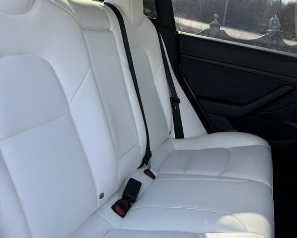 Білий Тесла Модель 3, об'ємом двигуна 0 л та пробігом 47 тис. км за 21500 $, фото 29 на Automoto.ua