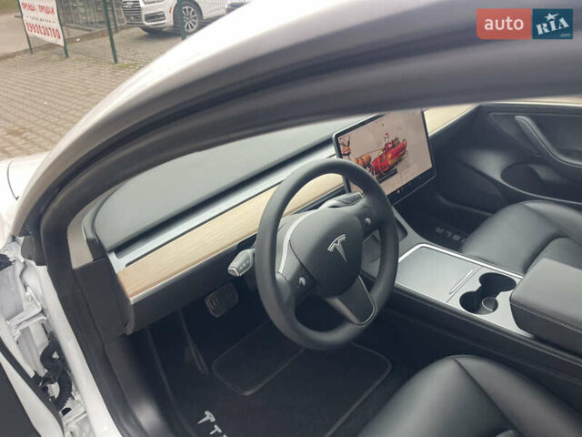 Белый Тесла Модель 3, объемом двигателя 0 л и пробегом 95 тыс. км за 22500 $, фото 25 на Automoto.ua