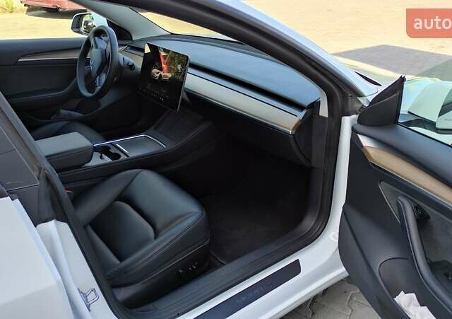 Білий Тесла Модель 3, об'ємом двигуна 0 л та пробігом 58 тис. км за 25700 $, фото 14 на Automoto.ua