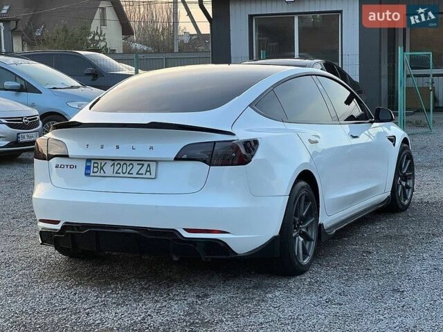 Белый Тесла Модель 3, объемом двигателя 0 л и пробегом 98 тыс. км за 19100 $, фото 3 на Automoto.ua