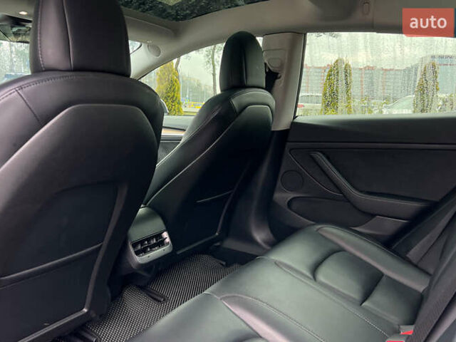 Білий Тесла Модель 3, об'ємом двигуна 0 л та пробігом 33 тис. км за 21300 $, фото 16 на Automoto.ua