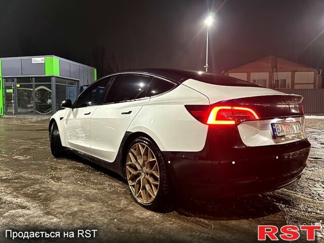 Білий Тесла Модель 3, об'ємом двигуна 0 л та пробігом 74 тис. км за 23500 $, фото 4 на Automoto.ua