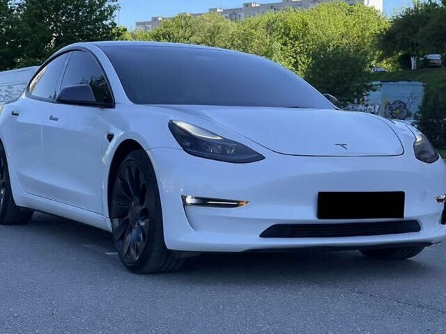 Тесла Модель 3 2022 в Киеве на Automoto.ua Белый Тесла Модель 3, объемом двигателя 0 л и пробегом 26 тыс. км за 19000 $, фото 2 на Automoto.ua