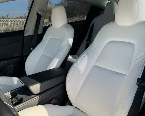 Білий Тесла Модель 3, об'ємом двигуна 0 л та пробігом 47 тис. км за 21500 $, фото 16 на Automoto.ua