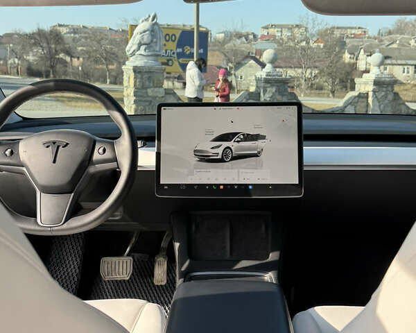 Білий Тесла Модель 3, об'ємом двигуна 0 л та пробігом 47 тис. км за 21500 $, фото 21 на Automoto.ua