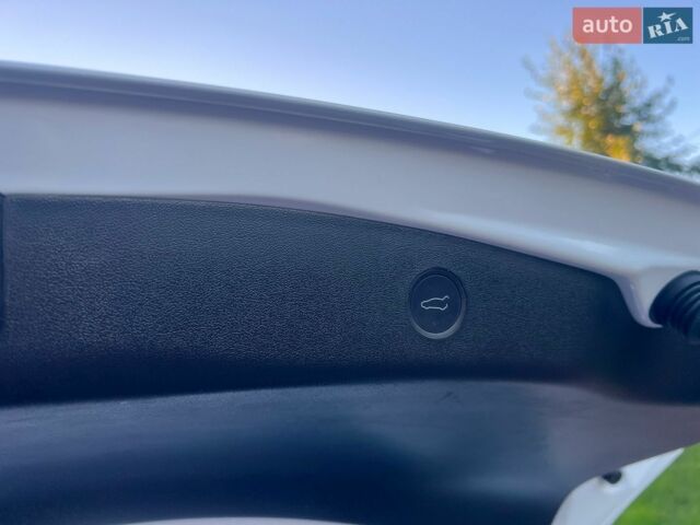 Білий Тесла Модель 3, об'ємом двигуна 0 л та пробігом 122 тис. км за 18500 $, фото 21 на Automoto.ua