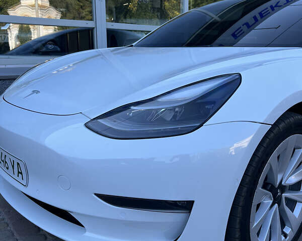 Білий Тесла Модель 3, об'ємом двигуна 0 л та пробігом 55 тис. км за 22700 $, фото 10 на Automoto.ua