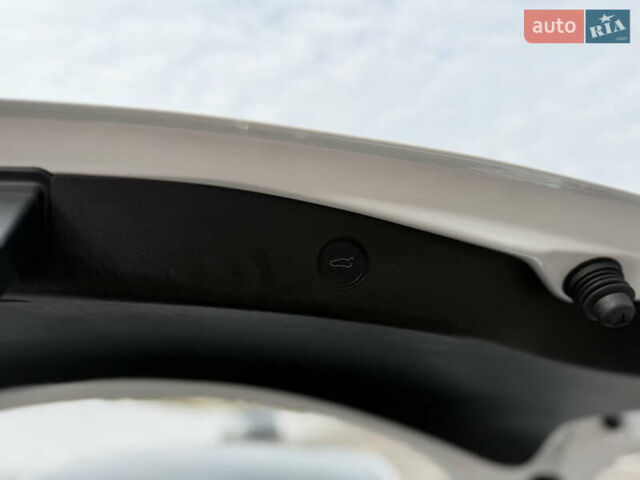 Білий Тесла Модель 3, об'ємом двигуна 0 л та пробігом 48 тис. км за 22900 $, фото 19 на Automoto.ua