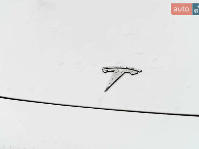 Білий Тесла Модель 3, об'ємом двигуна 0 л та пробігом 3 тис. км за 42000 $, фото 2 на Automoto.ua